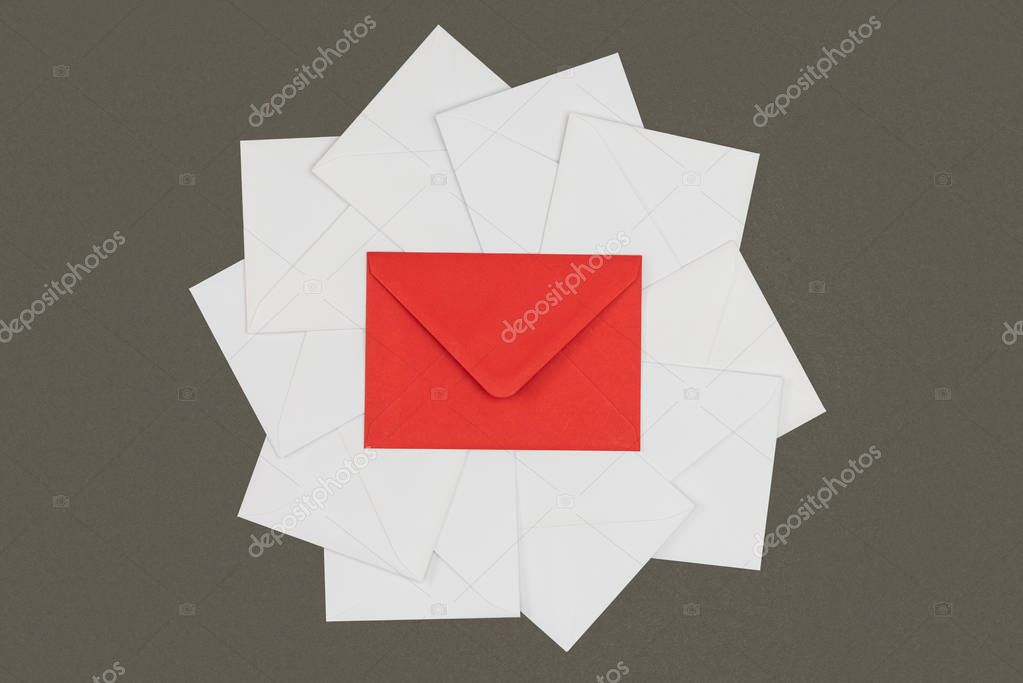 Lettere e buste pronte per la spedizione