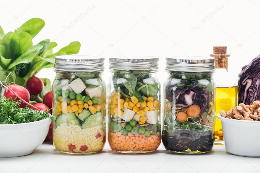 Vasetti di conserve e verdure sottolio calabresi